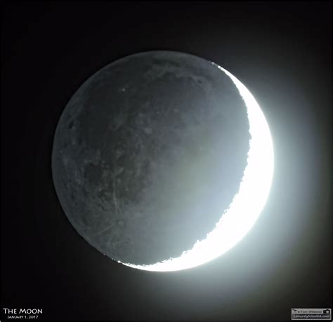 Crescent Moon And Earthshine On January 1 2017 Astronomy Magazine