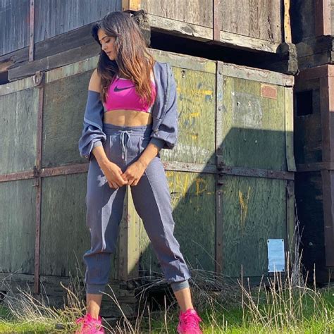 shweta tiwari leaves fans gasping for breath as she flaunts her perfectly toned abs in these sun