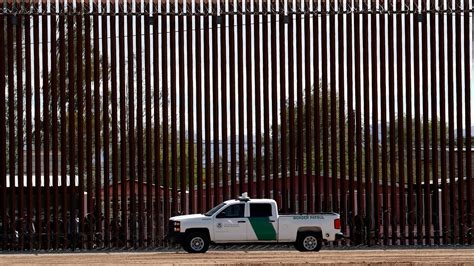 Massive Surge In Immigration Arrests Reported At Us Mexico Border