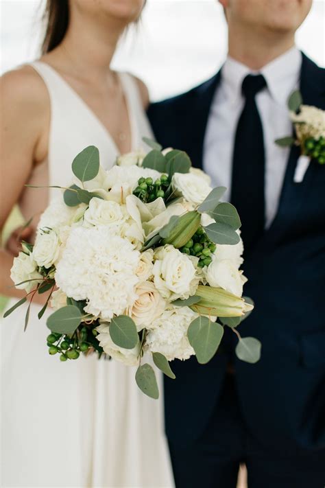 | classy wedding white bouquet | classy wedding ivory bouquet | classy wedding flowers | modern ...