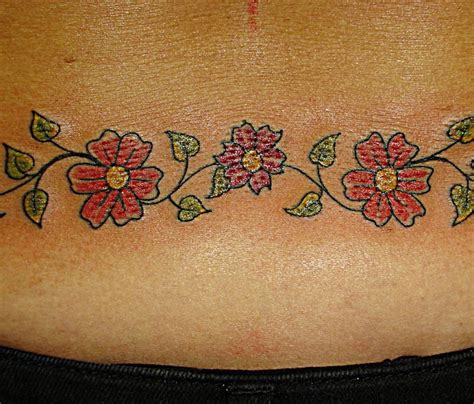 960 x 960 jpeg 95 кб. 50 Daisy Tattoos | Daisy chain tattoo, Back tattoos, Spine ...