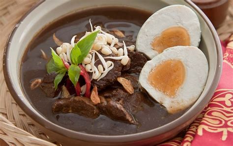 Madura, jawa timur, terkenal dengan cita rasa kuliner yang kuat. 21 Makanan Khas Jawa Timur yang Enak dan Mantab | Mas Fikr