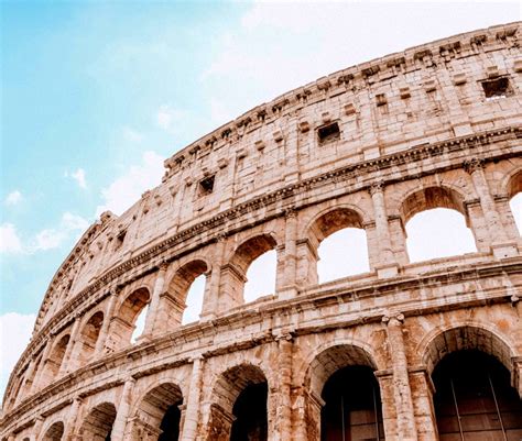 Para la solemne inauguración del anfiteatro se organizaron unos juegos por todo lo alto que duraron cien días y el coliseo romano como arquitectura es un orgullo para roma, pero para lo que lo usaron esa partida de emperadores locos por lo tanto ese coliseo. 5 secretos que quizá no sabes del Coliseo de Roma - viajaBonito