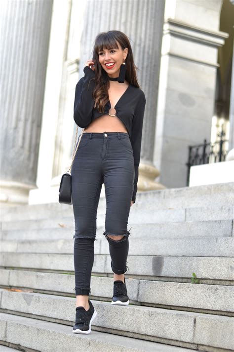 Street Style Casual Outfit Black Crop Top Outfit Ideas Jeweled Sneakers In 2021 Black Crop