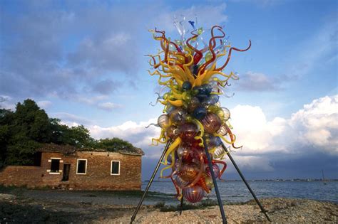 New Exhibition Of Pioneering Studio Glass Artist Dale Chihuly Embodies
