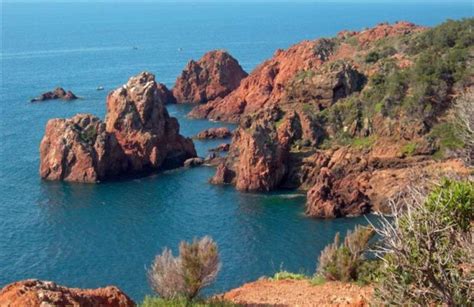 Le service accueil jeune voyageur prend soin d'eux tout au long de leur trajet en train. RADE D'AGAY ET CAP DRAMONT - Saint-Raphaël