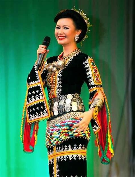 Kebanyakan umat islam memakai baju khas timur tengah seperti jubah atau hijab. Pakaian Tradisional Kadazan Lelaki : Kemeriahan Sambutan ...