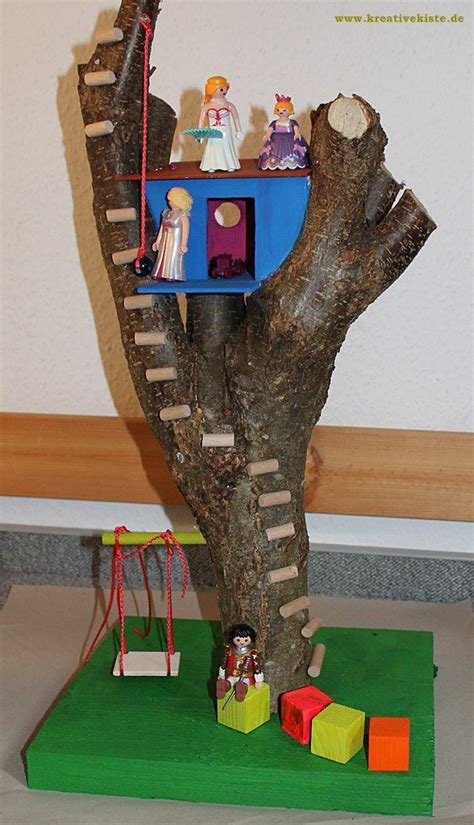 Alles, was sie dafür brauchen, ist ein holzring in beliebiger größe, verschiedene bänder (zum beispiel geschenkbänder), speichelfester lack, eine schere und ein pinsel. 1 playmobil baumhaus selber bauen holz | Playmobil baumhaus, Selber bauen holz, Holzspielzeug ...