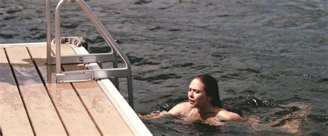 Elizabeth Olsen Nuda 30 Anni In La Fuga Di Martha