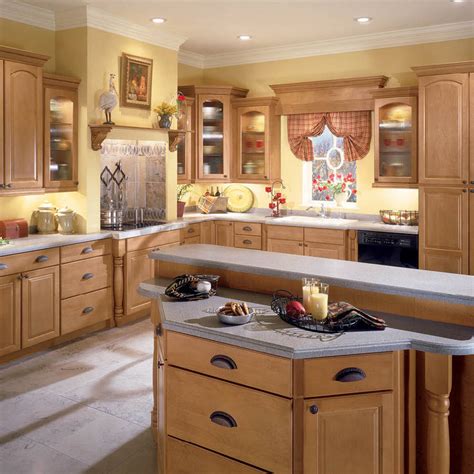 Best color to paint a kitchen with maple cabinets. Maple Spice Kitchen Cabinets - Top 5 Most Popular Kitchen Cabinet Stain Colors From Kraftmaid ...