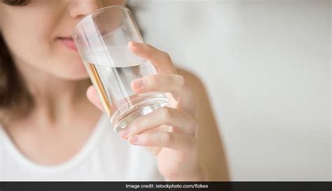 खाने के तुरंत बाद क्यों नहीं पीना चाहिए पानी Is It Okay To Drink