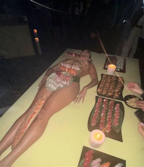 La fille de Kanye West présente à une fête d anniversaire adulte
