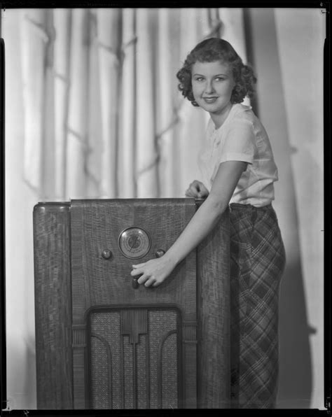 Barbara Reed With Grunow Radio Actresses Vintage Radio Radio