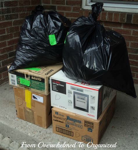 Day 3: Getting Ready To Donate {Decluttering From A To Z} | From