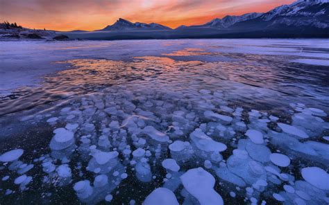 Download Wallpaper 2560x1600 Lake Ice Snow Winter
