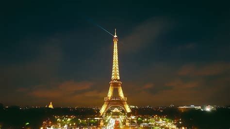 Sbs Language Why Sharing Pictures Of The Eiffel Tower At Night Is Illegal