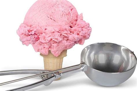 You Can Now Super Size Sundaes With This Giant Ice Cream Scoop Eater