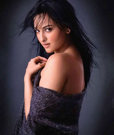Indian Hot Actress Bikini Sonakshi Sinha Hot Breast Pics Ever Seen Before
