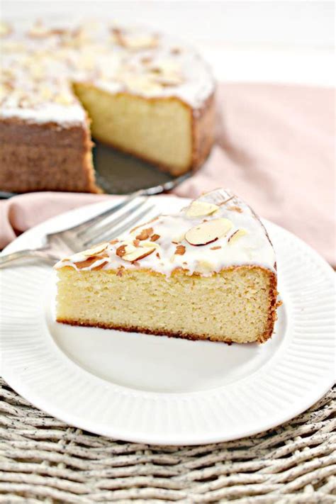 Here is a lovely keto fudge recipe. BEST Keto Cake! Low Carb Bear Claw Cake Idea - Quick ...