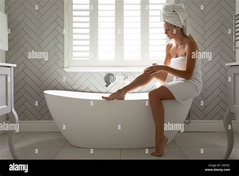Bathtub Leg Hi Res Stock Photography And Images Alamy