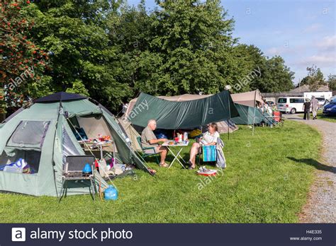 People Tents Hi Res Stock Photography And Images Alamy