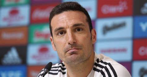 Последние твиты от tnt sports argentina (@tntsportsar). El curioso hábito de Lionel Scaloni cuando llega a la ...