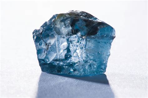 Cette pierre d'une blancheur et d'une pureté exceptionnelle orne le sceptre impérial britannique. Die teuersten Diamanten der Welt - manager magazin