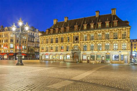Lille in frankreich ist eine ausgezeichnete wahl für viele studierende, die eine graduiertenausbildung anstreben. Place du Général de Gaulle (Grand Place) in Lille ...