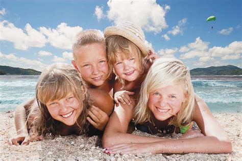 Семейный нудиский пляж с детьми фото