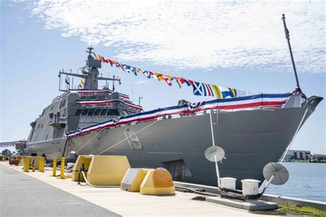 Littoral Combat Ship St Louis Lcs 19 Enters Us Navy Service
