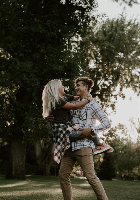 Engagement Session Outfit Ideas