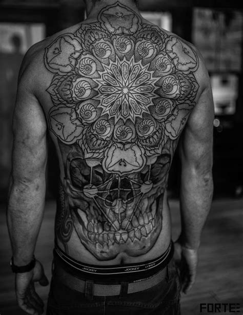 Full Back Skull Mandala Tattoo Inkstylemag タトゥー