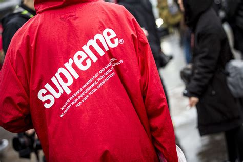 This 17 Year Old Makes Thousands Of Dollars Waiting On Line At Supreme