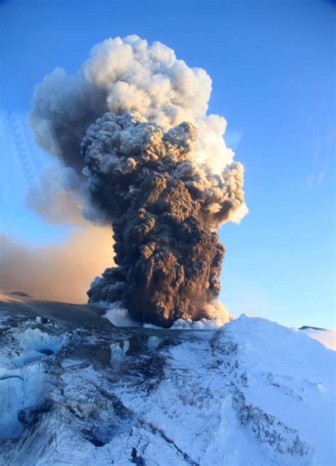 L'éruption de 2010 est la plus puissante qu'ait connue l'eyjafjallajökull à ce jour. 'Highly Hazardous' Giant Icelandic Volcano Is 'About To Erupt'