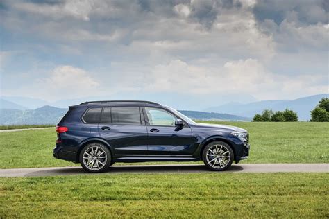 I am the original owner of the car. Tanzanite Blue BMW X7 M50i looks astonishing in new photo gallery