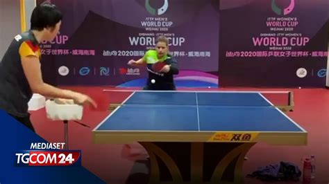Lallenamento della campionessa di ping pong è ipnotico YouTube