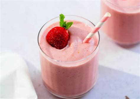 Perfect Strawberry Smoothie Best Flavor And Texture A Couple Cooks Raw Sips