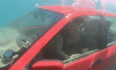 Car Escape Underwater 07 Zpore