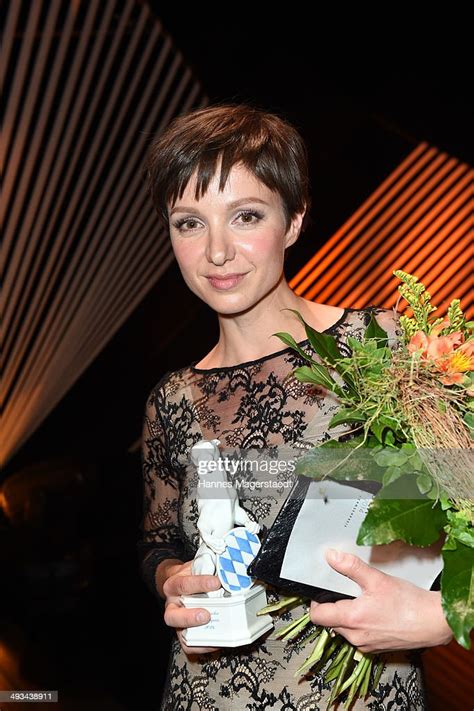 actress julia koschitz poses with the award during the bayerischer news photo getty images