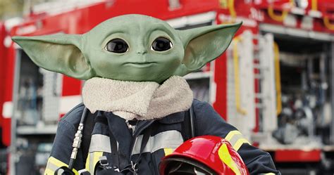 Star wars the mandalorian baby yoda gift set 3 items includes free shipping. Boy Gifts Baby Yoda To Firefighters Battling Wildfires ...