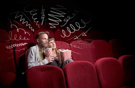 See, that's what the app is perfect for. Cute Couple In Cinema Watching Movie Arkivfoto - Bild av ...