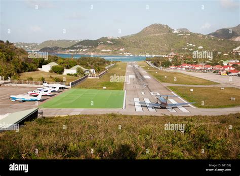 St Barts Airport Hi Res Stock Photography And Images Alamy