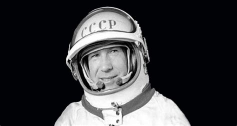 russian soviet cosmonaut alexei leonov the first person to walk in space passes away