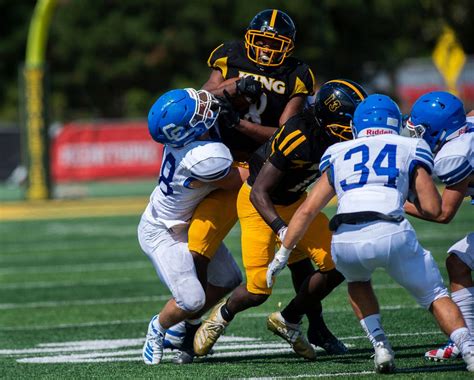 Catholic Central Survives Wild 2nd Half For 24 22 Win Over Detroit King