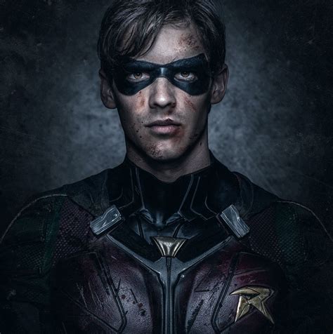 New Titans Images Reveal A Gritty Robin In Dc Universe Series Collider