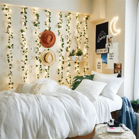 The Cutest Dorm Bedding Sets Were Loving For 2021 College Fashion College Room Decor