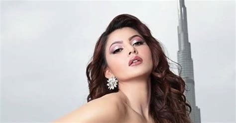 Oops Moment Alert Urvashi Rautela Turns Copycat But Without Any Claws