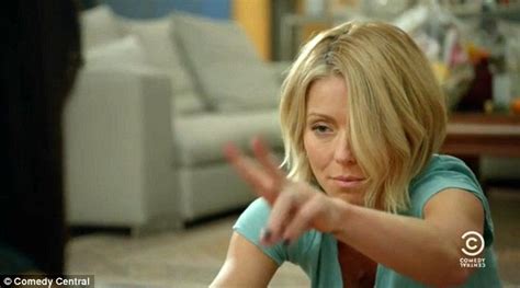 Kelly Ripa Gets Stoned And Drunk In Broad City Cameo In Video Daily