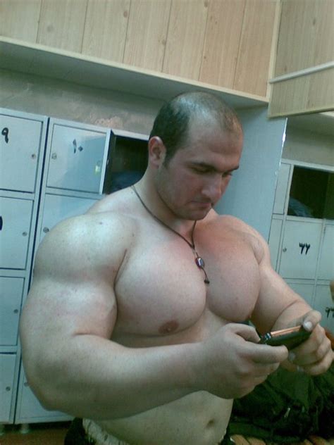 Muscle Lover Iranian Bodybuilder Mobin Rostamian