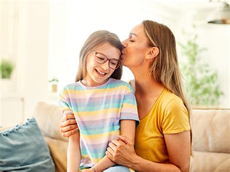 Niño Madre Familia Padre Hogar Mujer Feliz Jugando Hija Niño Juntos